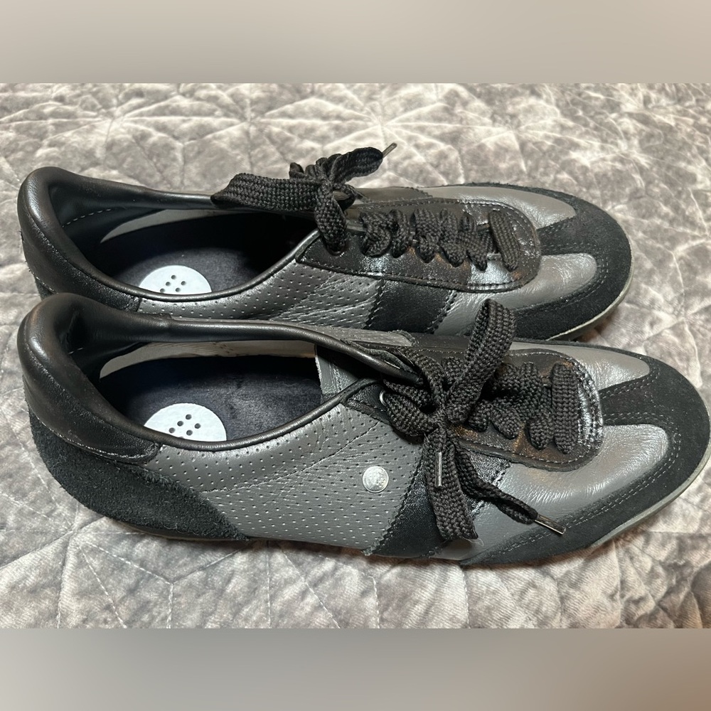 Like new Czech Republic Botas 66 men’s 7.5 ladies 9 sneakers